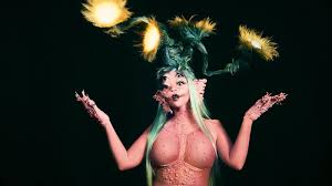 Thoughts on Melanie Martinez? Her new era seems to have taken inspiration  from Björk. : rbjork