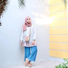 Setelan kulot motif maple warna hitam baju gamis terbaru. 10 Perpaduan Celana Kulot Buat Cewek Berhijab Yuk Dicontek