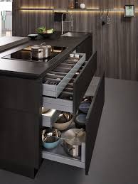 Cuisine Moderne Avec Tiroirs Et Rangements Ergonomiques Pour Cuisiner Organise Kitchen Room Design Kitchen Decor Modern Modern Kitchen Design
