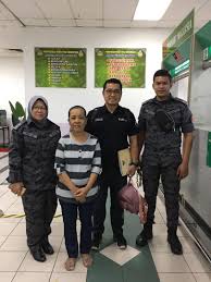 Pejabat imigresen bangunan sultan iskandar jalan lingkaran dalam, bukit chagar, 80300 johor bahru tel : Indonesian Consulate General Johor Bahru On Twitter Sbg Upaya Peningkatan Pelayanan Dan Pelindungan Wni Di Wilayah Kerja Pd Kamis 27 2 Kjri Johor Bahru Bekerja Sama Dg Jabatan Imigresen Malaysia Tlh Membantu Memfasilitasi