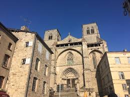 Célèbre pour sa grande représentation de la danse macabre, en douze tapisseries, et pour sa curieuse salle des échos, elle accueille depuis 1966 ce festival de musique sacrée. La Chaise Dieu Frankreich Festival De La Chaise Dieu Brioude Und Ambert Online Merker