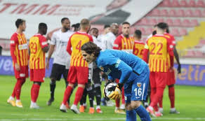 Doğan alemdar is a turkish professional footballer who plays as a goalkeeper for süper lig club kayserispor. Kayserispor Kalecisi Dogan Alemdar Bir Ilki Yasadi