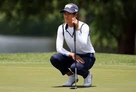 My wife was watching nelly korda play in the british open and noticed her velcro golf shoes. Dmwvgnmhkslrhm