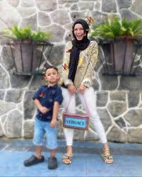 Mom of 2 entrepreneur actress @shara.skincarehq @shara.cosmetics. Puteri Sarah Bawa Diri
