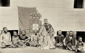 The description below is from 1704, and shows that there were women kings in kongo, and also that the kongo empire had vassal kings who reported all to the one king of kongo.… A Angolan Nobleman Of The Kingdom Of Kongo With His Servants Under The Flag Of Portugal Luanda 1888 1516 X 950 Historyporn