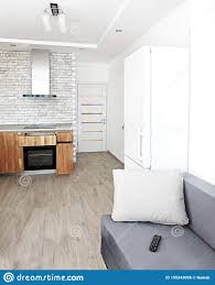 Sofa De Cuisine De Style Scandinave Et Meubles Gris Interieurs De Chene Confort A La Maison Verticalement Photo Stock Image Du Sofa Style 155343096
