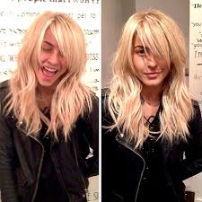 Julianne Hough Gets Hair Extensions See Her Transformation Rocker Hair Hair Styles Medium Length Hair Styles