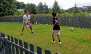 Mon fils s'endort facilement, mais ma mère m'a dit qu'une fois, alors. Video L Entrainement De Cristiano Ronaldo Et De Son Fils