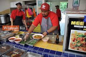 Mee rebus versi cikta mee kuning 1 bungkus (dicelur) daging 1/2 kilo direbus bersama halia dan serai, masak hingga. Aneka Kuih Tradisional Di Mee Rebus Johor Wilayahku