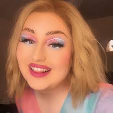 Felicity Saunders (@thefelicitys)