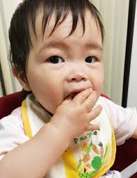 食事エプロン何歳まで | 子育てを成功に導く脳習慣メソッド！頑張っているのにうまくいかず焦っているママが脳の癖を変えるだけで親子の笑顔UP！