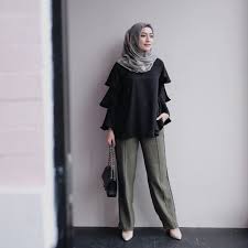Seragam kantor berhijab, model baju kerja wanita berjilbab terbaru, model baju kerja wanita kantoran, baju kantor hijab modis, model baju kantor wanita muslimah, busana kerja muslimah syar'i, baju kerja guru, baju kerja muslimah elegan, baju kerja muslimah modis peran seorang perempuan dalam perspektif islam merupakan seorang makhluk yang memiliki andil besar dalam kemajuan sebuah bangsa, … 10 Gaya Hijab Untuk Kerja Mulai Dari Yang Formal Sampai Style Casual Seruni Id