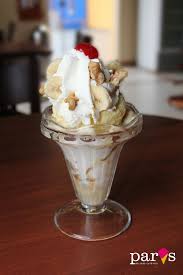 Jun 06, 2021 · pasamos al clásico helado de chocolate, de 350 gramos (si es del negro, mucho mejor) reservamos un cuarto y el resto lo rallamos para que después vaya por encima del conjunto. Copa Brasilia Helado De Banana Y Vainilla Bananas Nueces Licor De Banana Chantilly Y Cereza