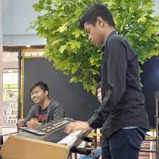 Aragornputraeriawan Band Yg Ini Apa Ya Namanya Aragornputraeriawan Aragorneriawan Anakband Anakbandindonesia In 2020 Aragorn Desk