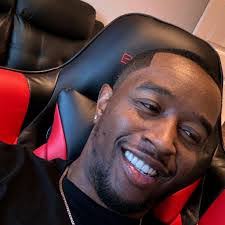 Curtis Brownlee's Instagram, Twitter & Facebook