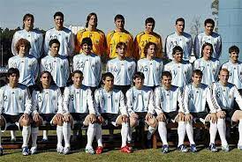En 4 de las últimas 5 copas del mundo el sistema utilizado por la argentina fue más audaz (por lo menos en los nombres) que el del equipo campeón del mundo, y en el otro fue igual al del campeón (2006). Plantel Argentina Mundial Alemania 2006 Seleccion Argentina De Futbol Fotos De Futbol Argentina Mundial