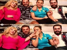 اعتبرت الفنانة السورية سوزان نجم الدين أن شخصية «صولا» التى قدمتها فى مسلسل «ابن أصول» من الأدوار المميزة والمهمة التى قدمتها فى مشوارها، لما لمسته من نجاح لدى الجمهور، وأبدت «سوزان» سعادتها بردود الأفعال التى تلقتها على الشخصية وتحولها إلى تريند، وقالت. Ø£Ù…ÙŠ Ù†Ø¨Ø¶ Ù‚Ù„Ø¨ÙŠ Ø³ÙˆØ²Ø§Ù† Ù†Ø¬Ù… Ø§Ù„Ø¯ÙŠÙ† ØªÙ†Ø´Ø± ØµÙˆØ±Ø© Ù„ÙˆØ§Ù„Ø¯ØªÙ‡Ø§ ÙˆØªØ¹Ù„Ù‚ Ù…ØµØ±Ø§ÙˆÙ‰