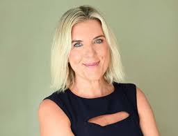 Camilla Thompson's Instagram, Twitter & Facebook