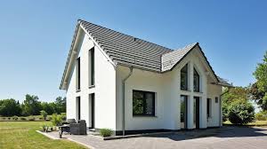 Platzreich Aber Gleichzeitig Kompakt Ist Das Massive Individuell Gebaute Haus Paulik Dass Zusatzlich Energieeffizient Ist Baumeister Haus Haus Massiv Bauen