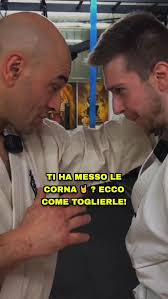 Una mia riflessione magari anche sbagliata, ma vedo diversi corsi di JKD,  Wing Chun, Krav Maga ecc con classi dove ci sono quasi più istruttori che  Allievi. E mi sembra si sia