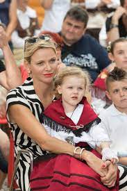 A l'âge de 16 ans, elle abandonne ses études. Princess Charlene Says Her Toddler Twins Have Too Much Energy For Their Age Princess Charlene Monaco Princess Monaco Royal Family