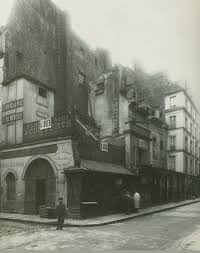 L Angle De La Rue Portefoin A Gauche Et De La Rue Des Archives Vue En Direction Du Square Du Temple En 1916 Sur L Empla Vieux Paris Paris Photos Anciennes
