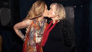 Rumors have circled since the late '90s that rowe and jackson are not the biological mother and father of paris or michael joseph either. Paris Jackson Mom Debbie Rowe Inside Look At Their Relationship Hollywood Life