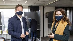 The country can still be saved, pieter omtzigt has received the joker, the key to democracy, from ollongren, who will soon be rewarded with a mayor post. Echtgenote Pieter Omtzigt Hij Laat Zijn 342 000 Kiezers Niet In De Steek Rtl Nieuws