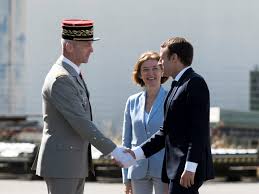 Elle a opposé l'armée française à des groupes armés dont le plus connu est le front de libération national. La Grosse Fatigue De L Armee Et Le General Lecointre En Plein Burn Out