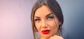 Ai tempi del coronavirus, trovare un elettra lamborghini è nata a bologna il 17 maggio del 1994. Elettra Lamborghini Instagram Il Decollete Straborda Dalla Scollatura Che Balcone