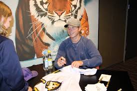 En kitschig tiger i ett vardagsrumshörn. Hockey Ramblings