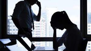 Suasan tempat kerja, tekanan kerja yang berpanjangan dan perubahan cara pengendalian kerja. Tekanan Di Kantor Terlalu Berat Lakukan 8 Hal Ini Untuk Mengatasinya