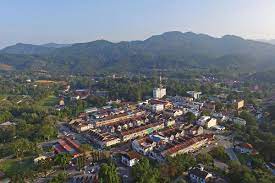 It is an agricultural and cultural spot known for its great location on a hill. Kuala Kubu Bharu