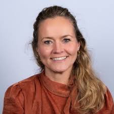 Jennifer Helfer's Instagram, Twitter & Facebook