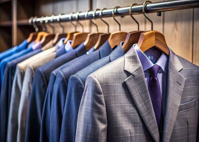Élégance Effortless Une Collection élégante De Costumes Pour Hommes Exposée Sur Un Portant à Vêtements Fonctionnel, Des Incontourn Illustration Stock - Illustration du hommes, mémoire: 351488277