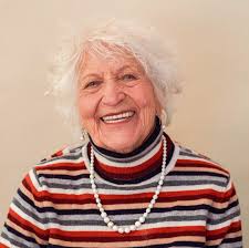 Hier ist der 2. Teil von Oma Lotti's Fotoshooting und das mit ihren  wundervollen 93 Jahren! Wie kann man bloß so wundervoll aussehen?  @yvonneschmedemann vielen Dank für das tolle Shooting! #altenpflege  #pflegedienst #