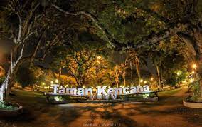 Di taman ini terdapat air mancur yang indah dengan lampu yang. Taman Kencana Bogor Ruang Hijau Untuk Bersantai Sentul City