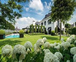 Ein Eleganter Klassischer Garten Garten Von Paul Marie Creation Garten Garten Design Garten Gewachshaus