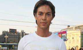 Родился 22 августа 1979 года в махачкале, дагестан. E3nsv130loflxm