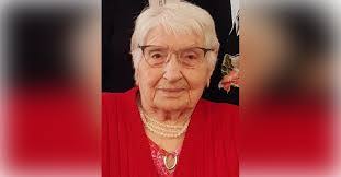 Lillian Dunbar's Instagram, Twitter & Facebook