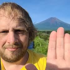 I was lucky enough to get two tickets to Copenhagen. Last time I saw  Radiohead was in my smallish hometown Lund, in Sweden, in November 1997.  They played in a school PE