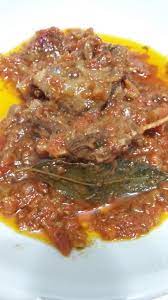 La ricetta della pecora in umido richiede pochi e semplici ingredienti a causa del sapore intenso e deciso della carne, che da solo rende il piatto. Pecora In Umido