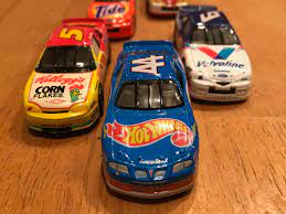 Nascar cup series xfinity series camping world truck series arca menards west series daytona qualifiers all star races convertible division grand national east series cart / ccws nascar north tour usac champ car series indianapolis 500 results iroc langers juice. Hot Wheels Nascar Series Online Shopping