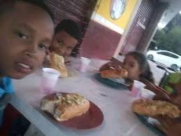 Yo bien feliz en la salida con mis panas: