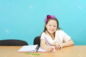 Colegiala Real Haciendo Su Trabajo Escolar En El Aula Fotos, retratos,  imágenes y fotografía de archivo libres de derecho. Image 13843182