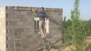 İhtiyacınız olan tüm alana sahip büyük ahşap depolama evi! Bahce Evi Yapimi 9 Bolum Tesviye Betonu Elektrik Hatti Ve Pencereler Youtube