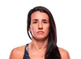 Amanda Lemos's Instagram, Twitter & Facebook