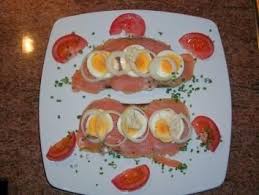 Lachsschnittchen Mit Ei Zwiebel Und Sahnemeerrettich Abenduberraschung Meines Mannes Rezept Rezept Rettich Schnittchen Rezepte