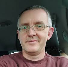 I've tried searching the handbook but can't find the answer! The Drum Input  Palette used to be fixed to the bottom of the screen but now it's floating  in the middle of