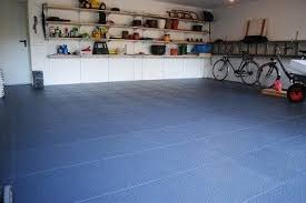 Unsere beschichteten pvc fliesen für garage und werkstatt waren ein publikumsmagnet auf der messe. Flexi Tile Garagen Boden Garage Boden Pvc Fliesen Garage Garage